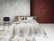 Laden Sie das Bild in den Galerie-Viewer, Dodo Pavone Quilt Tagesdecke 180x260 von MOOOI