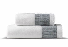 Laden Sie das Bild in den Galerie-Viewer, Devilla Hantücher, Badetücher, Gästehandtücher mit Fransen und Borte in weiß.