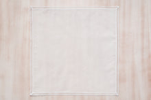 Laden Sie das Bild in den Galerie-Viewer, Stoffservietten 4er Set ROMANTICA 45x45