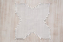 Laden Sie das Bild in den Galerie-Viewer, Stoffserviette ROMANTICA für Brotkorb