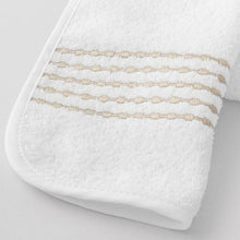 Laden Sie das Bild in den Galerie-Viewer, Hantücher, Badetücher. Gästehandtücher, Duschtücher bestickt, 100% Baumwolle