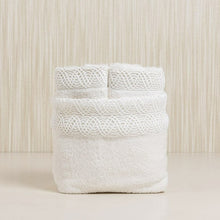 Laden Sie das Bild in den Galerie-Viewer, Frottierprogramm SPITZE creme