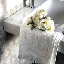 Laden Sie das Bild in den Galerie-Viewer, Jacquard Handtücher Duschhandtuch Fransen