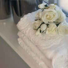 Laden Sie das Bild in den Galerie-Viewer, Devilla Frottierprogramm Handtücher weiß mit Fransen