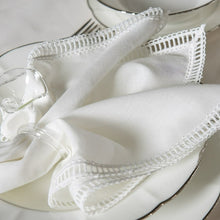 Laden Sie das Bild in den Galerie-Viewer, edle Stoffserviette Baumwolle mit Spitzenrand 45x45