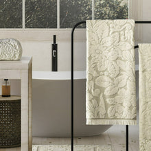 Laden Sie das Bild in den Galerie-Viewer, Devilla Hantücher beige Fransen Floral