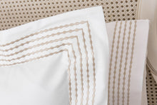Laden Sie das Bild in den Galerie-Viewer, Bettwäsche Set 3-teilig ZAPHIR 135x200 bestickter Stehsaum