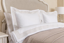 Laden Sie das Bild in den Galerie-Viewer, Bettwäsche Set 3-teilig ZAPHIR 135x200 bestickter Stehsaum