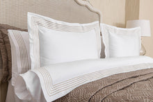 Laden Sie das Bild in den Galerie-Viewer, Bettwäsche Set 3-teilig ZAPHIR 135x200 bestickter Stehsaum