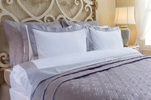 Laden Sie das Bild in den Galerie-Viewer, 3-teilig Bettwäsche Set MODERN 135x200 grau Stehsaum mit gesticktem Zierstreifen