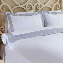 Laden Sie das Bild in den Galerie-Viewer, 3 teilig Bettwäsche Set grau bestickt mit Stehsaum im Hotelstil 135x200/50x70