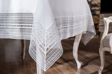 Laden Sie das Bild in den Galerie-Viewer, Tischdecke ROMANTICA mit Spitzensaum 160x260