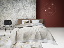 Laden Sie das Bild in den Galerie-Viewer, Dodo Pavone Quilt Tagesdecke 180x260 von MOOOI
